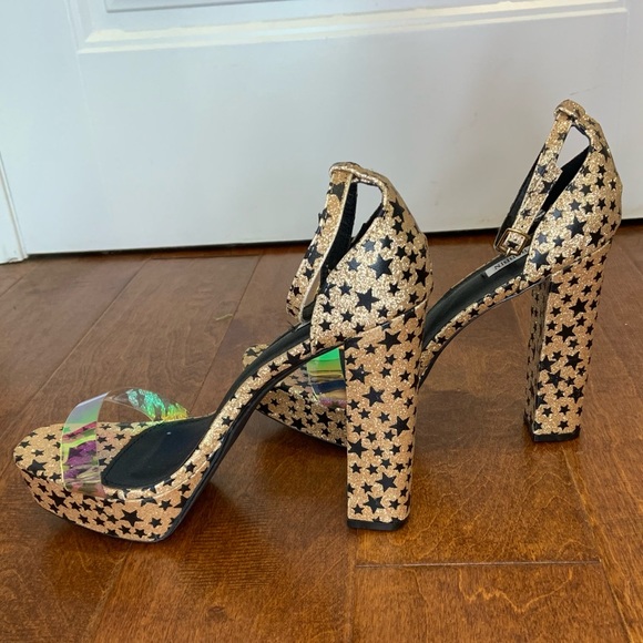 Cape Robbin glittery gold platform heels with star print and transparent upper - Picture 3 of 7